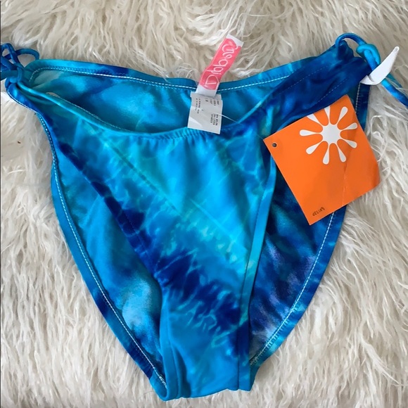 Bikini Set - Picture 2 of 7